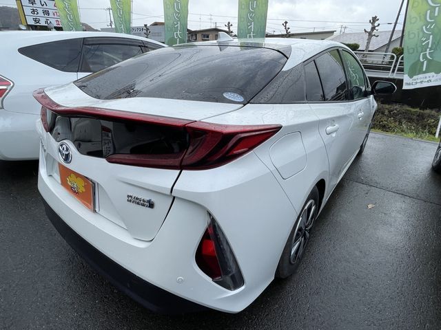 Toyota PRIUS PHV 2017-03 27743-2