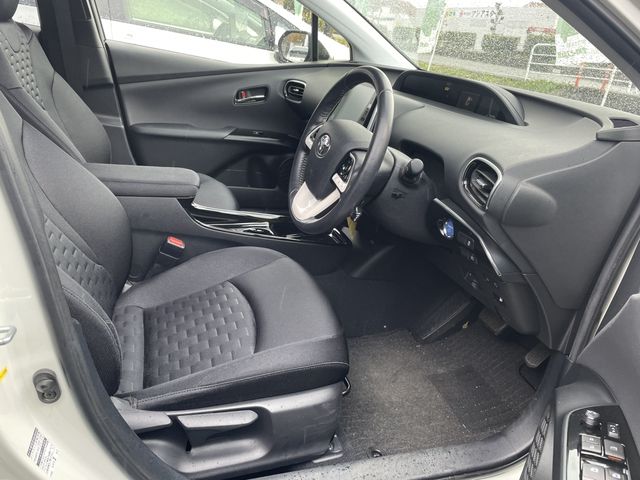 Toyota PRIUS PHV 2017-03 27743-4