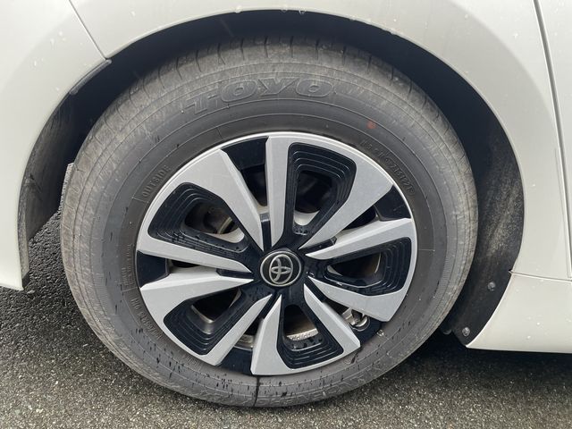 Toyota PRIUS PHV 2017-03 27743-22