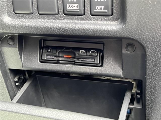 Nissan ELGRAND 2010-09 1852-11
