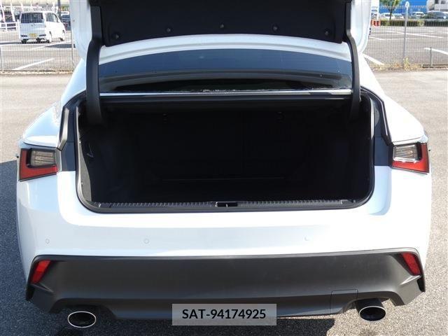 Lexus IS 2023-05 275419-8