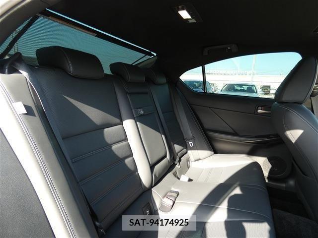 Lexus IS 2023-05 275419-7
