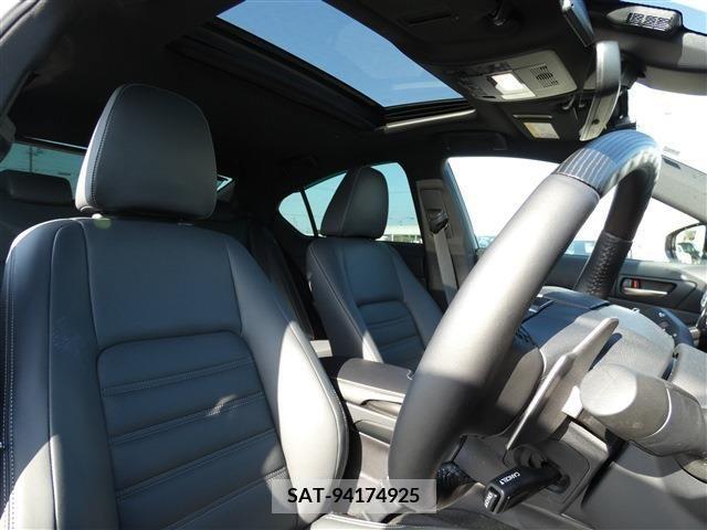 Lexus IS 2023-05 275419-6