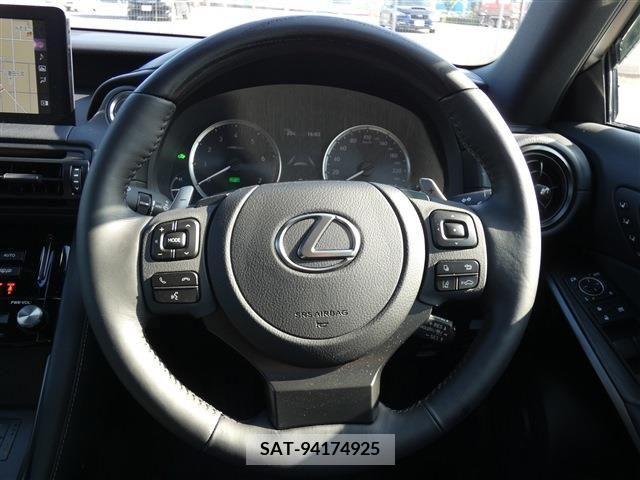 Lexus IS 2023-05 275419-5