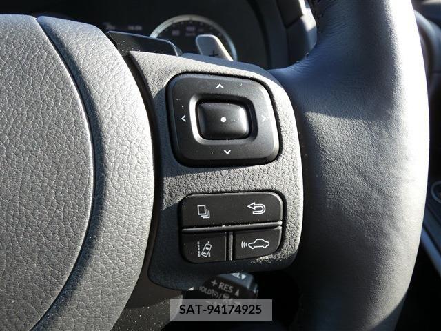 Lexus IS 2023-05 275419-17