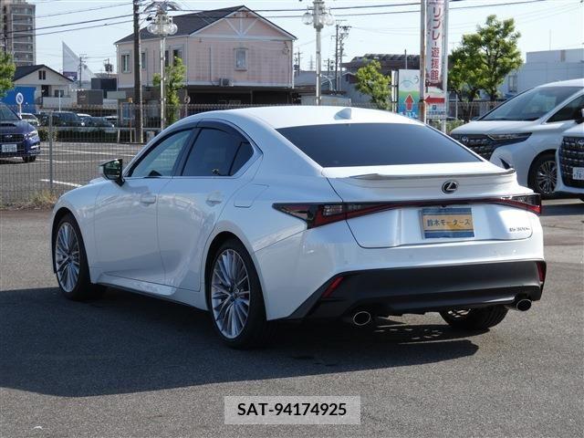 Lexus IS 2023-05 275419-3
