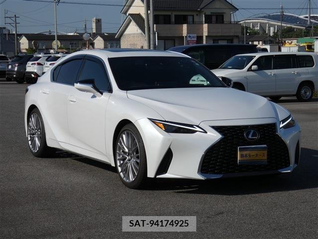 Lexus IS 2023-05 275419-1