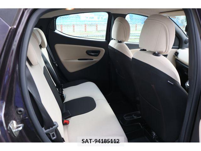 Chrysler YPSILON 2013-06 387366-9
