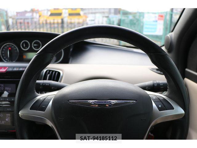 Chrysler YPSILON 2013-06 387366-1