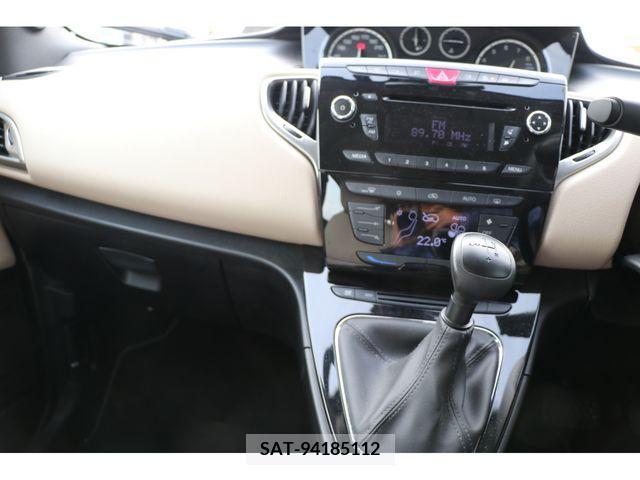 Chrysler YPSILON 2013-06 387366-3