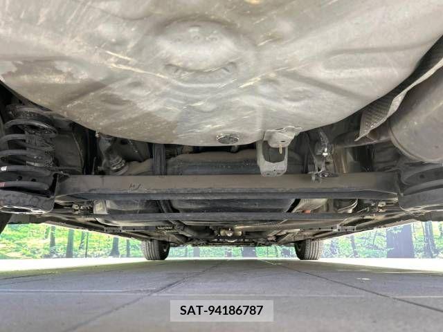 Toyota PRIUS 2013-02 219851-18