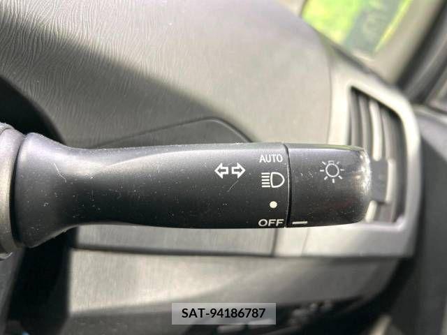 Toyota PRIUS 2013-02 219851-7