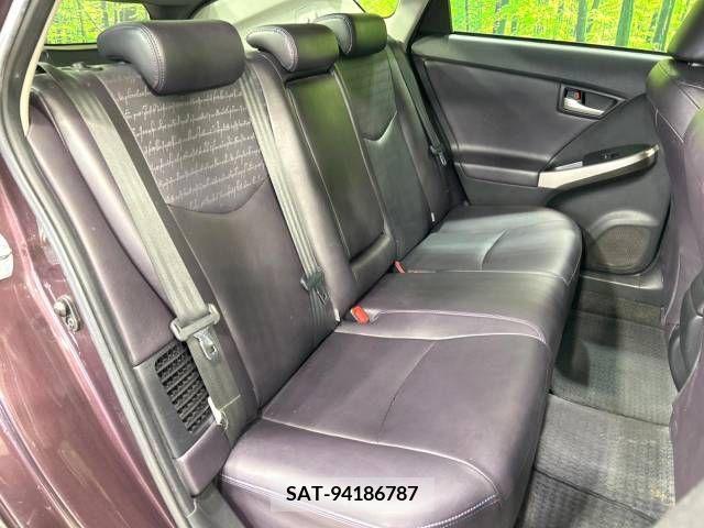 Toyota PRIUS 2013-02 219851-9