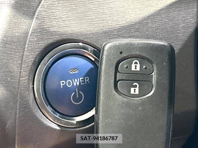 Toyota PRIUS 2013-02 219851-5
