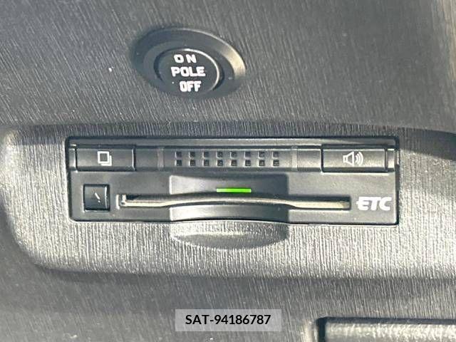 Toyota PRIUS 2013-02 219851-4