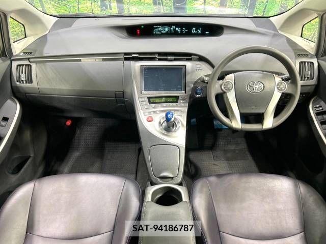 Toyota PRIUS 2013-02 219851-1
