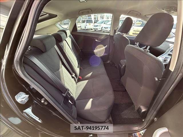 Toyota PRIUS 2014-01 282274-6