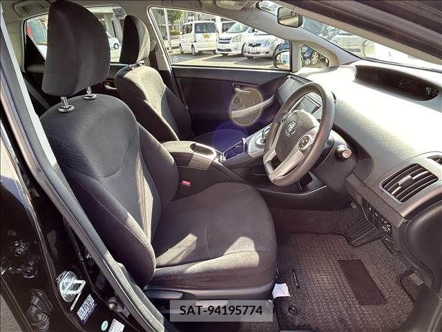 Toyota PRIUS 2014-01 282274-5