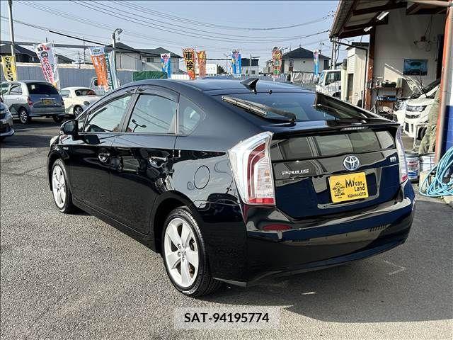 Toyota PRIUS 2014-01 282274-1
