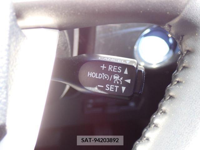 Toyota PRIUS 2019-01 237846-14