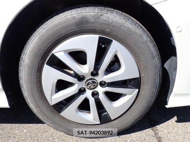 Toyota PRIUS 2019-01 237846-16