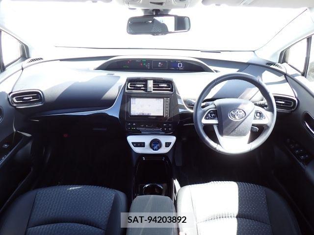 Toyota PRIUS 2019-01 237846-1