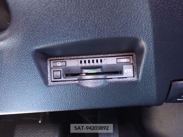 Toyota PRIUS 2019-01 237846-11