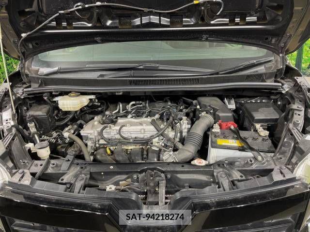 Toyota VOXY 2018-02 223529-19