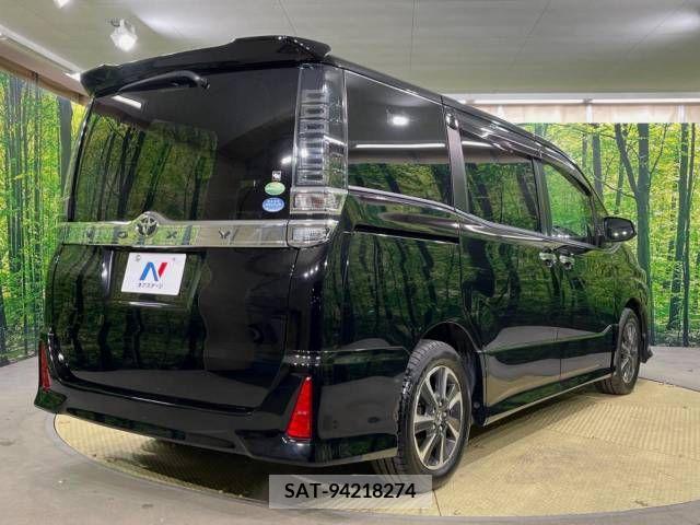 Toyota VOXY 2018-02 223529-18