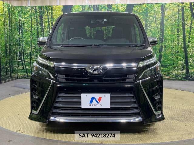 Toyota VOXY 2018-02 223529-15