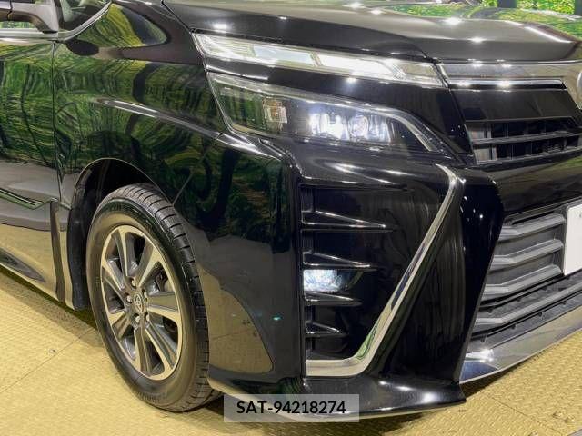 Toyota VOXY 2018-02 223529-13