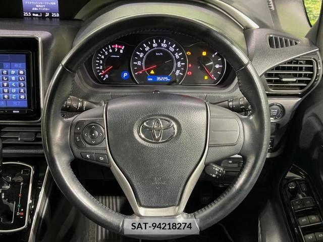 Toyota VOXY 2018-02 223529-12