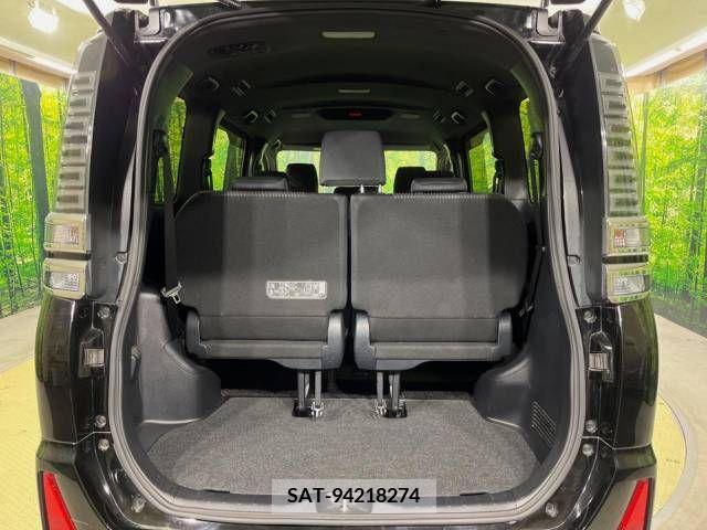 Toyota VOXY 2018-02 223529-11