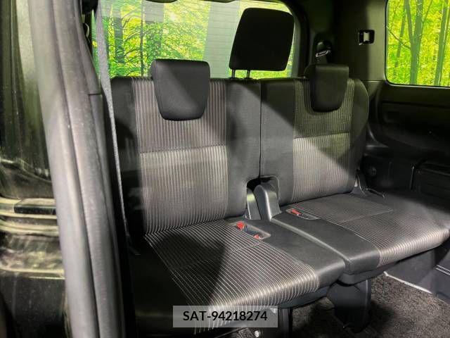 Toyota VOXY 2018-02 223529-10