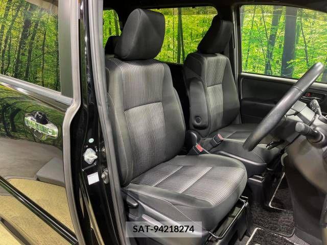 Toyota VOXY 2018-02 223529-8