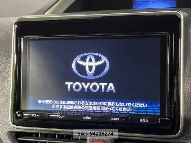 Toyota VOXY 2018-02 223529-4