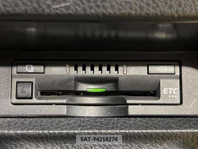 Toyota VOXY 2018-02 223529-6