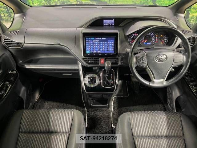 Toyota VOXY 2018-02 223529-1