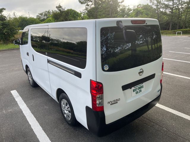 Nissan NV350 Caravan 2014-01 8343-12