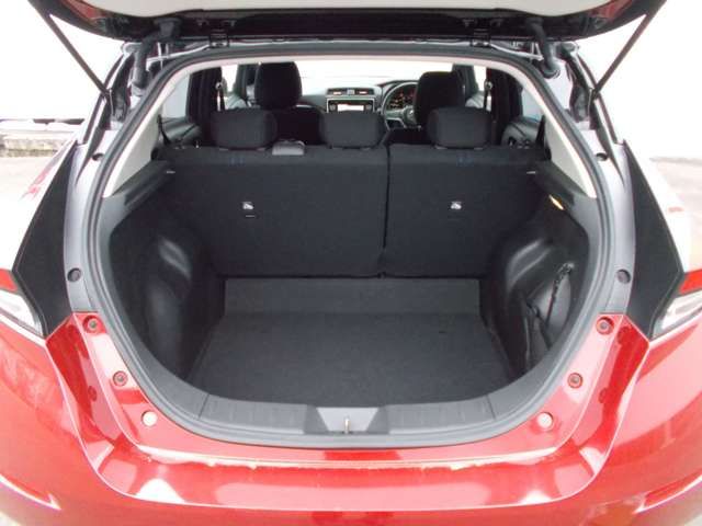 Nissan LEAF 2018-03 3185-18