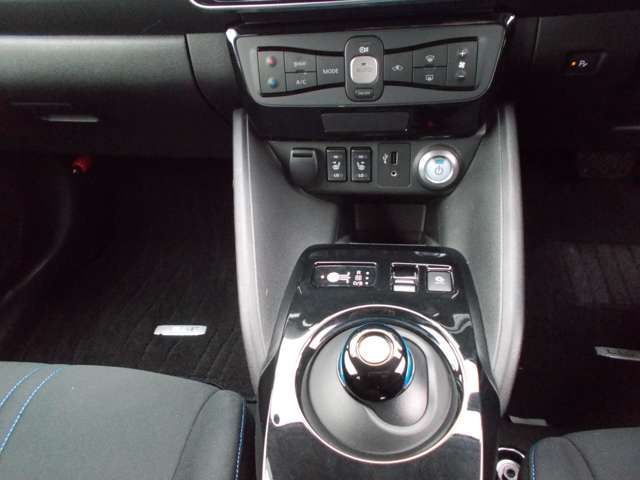 Nissan LEAF 2018-03 3185-6