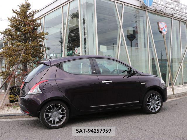 Chrysler YPSILON 2013-06 221850-2