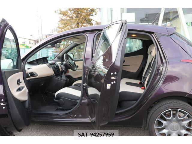 Chrysler YPSILON 2013-06 221850-8