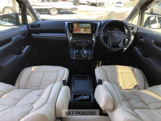 Toyota VELLFIRE 2018-10 210590-1