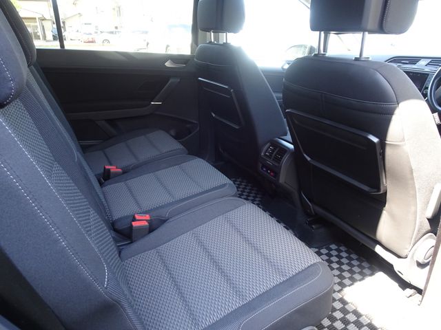 VolksWagen GOLF TOURAN 2017-07 7245-11