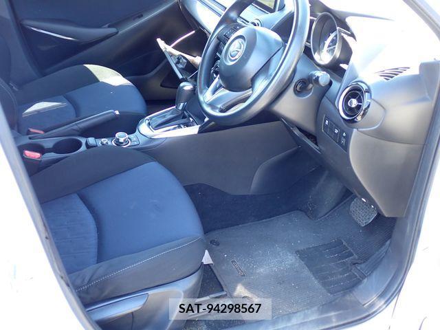 Mazda DEMIO 2016-06 379466-1