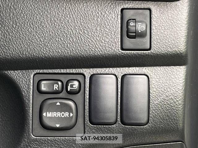 Toyota BB 2011-12 253276-6