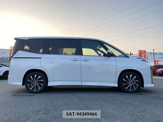 Toyota VOXY 2023-10 255805-3