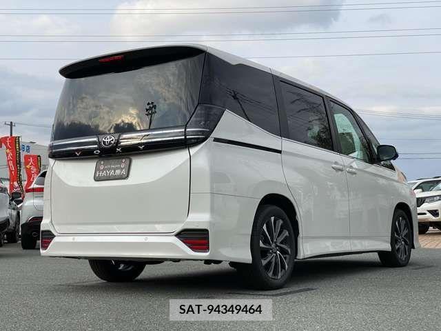 Toyota VOXY 2023-10 255805-4