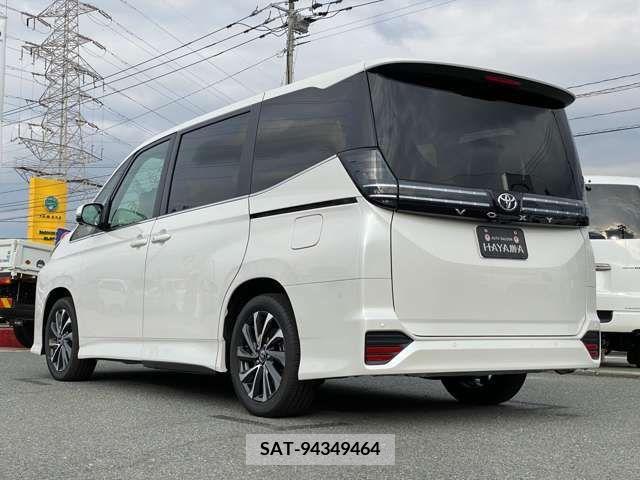 Toyota VOXY 2023-10 255805-6